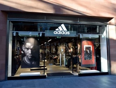 Προσοχή! Δείτε ποιο προϊόν ανακαλεί η Adidas